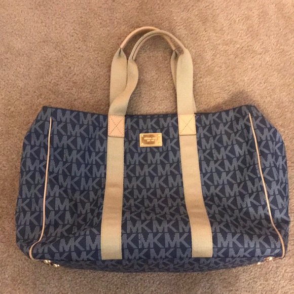 Michael Kors Travel Bag - Picture 1 of 4